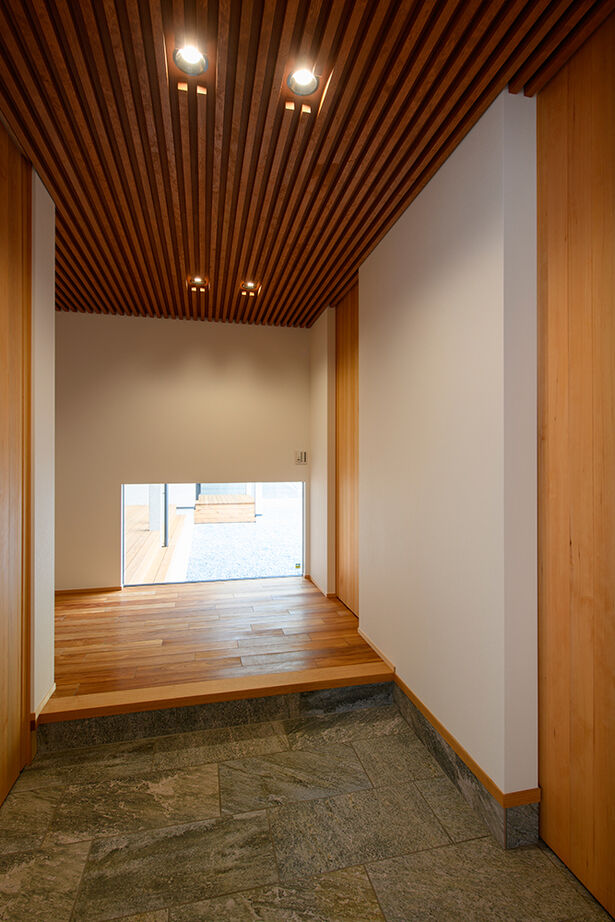 大政建築 【羽島郡｜ガレージハウス】間取りの中心はオシャレなＬＤＫ。レッドシダーを効かせた和モダンな家の建築実例画像7