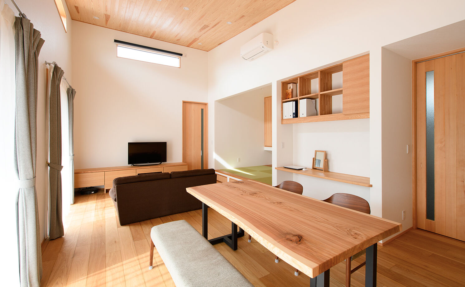 大政建築 【平屋/和モダン/30坪台】家族がつながるナチュラルな広々LDK。ほんのり和が薫る子育て間取りの平屋の建築実例画像6