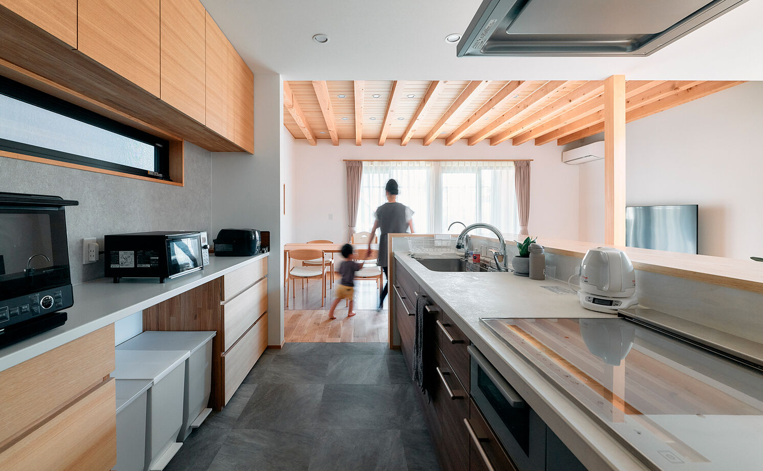 大政建築 【瀬戸市｜子育て間取り】日差しと木の温もりに包まれて伸びやかに子育てできるナチュラルモダンな住まいの建築実例画像3