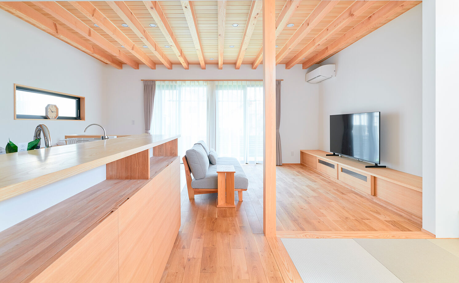 大政建築 【瀬戸市｜子育て間取り】日差しと木の温もりに包まれて伸びやかに子育てできるナチュラルモダンな住まいの建築実例画像7