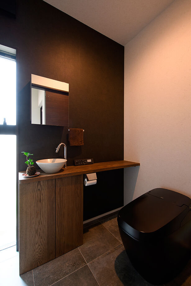 大政建築 【稲沢市｜30坪台の２階建て】薪ストーブのあるLDKはロッジのよう。スローな時間を楽しむ和モダンな家の建築実例画像7