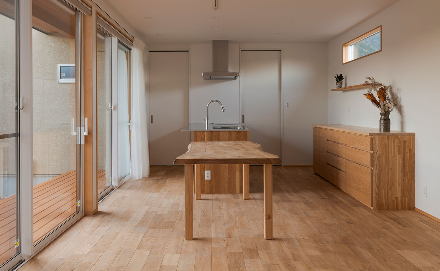 大政建築 【平屋/ガレージハウス/30坪台】木組みのガレージがかっこいい。暮らしやすい間取りの和モダンな平屋の建築実例画像3