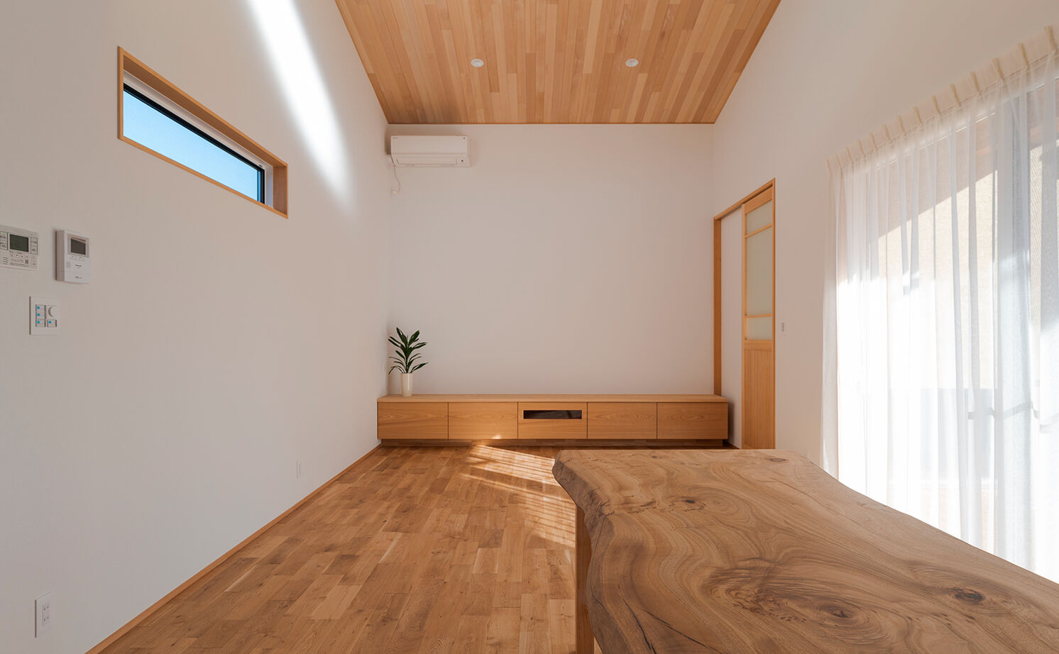 大政建築 【平屋/ガレージハウス/30坪台】木組みのガレージがかっこいい。暮らしやすい間取りの和モダンな平屋の建築実例画像7