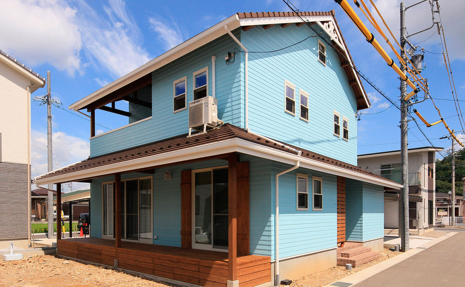 大政建築 【関市｜カリフォルニア・西海岸】無垢の木をふんだんに使ったマリンブルーのアメリカンハウスの建築実例画像1