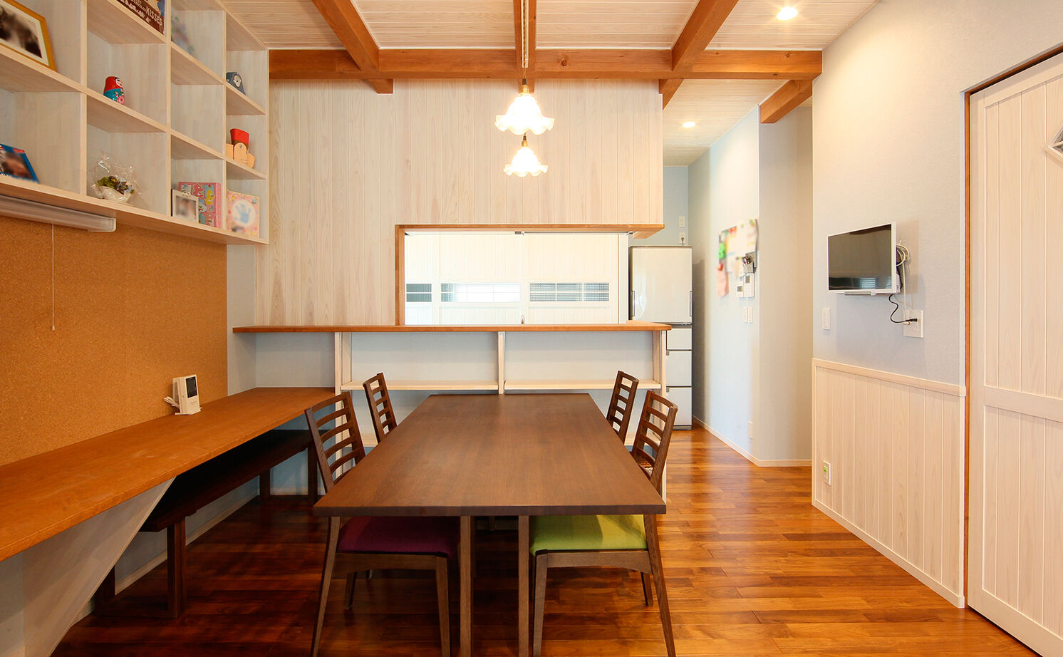 大政建築 【関市｜カリフォルニア・西海岸】無垢の木をふんだんに使ったマリンブルーのアメリカンハウスの建築実例画像3