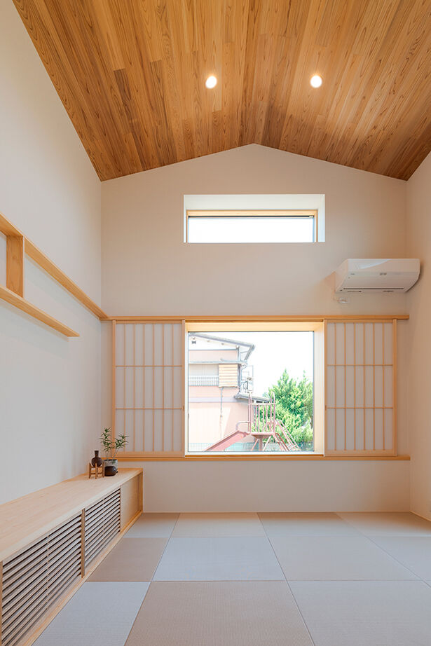 大政建築 【各務原市｜30坪台の２階建て】高天井の畳リビングが癒しの場所。子育て間取りの和モダンな家の建築実例画像3