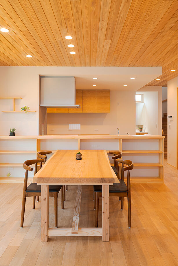 大政建築 【各務原市｜30坪台の２階建て】高天井の畳リビングが癒しの場所。子育て間取りの和モダンな家の建築実例画像4