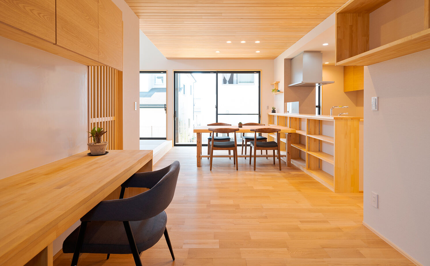 大政建築 【各務原市｜30坪台の２階建て】高天井の畳リビングが癒しの場所。子育て間取りの和モダンな家の建築実例画像5