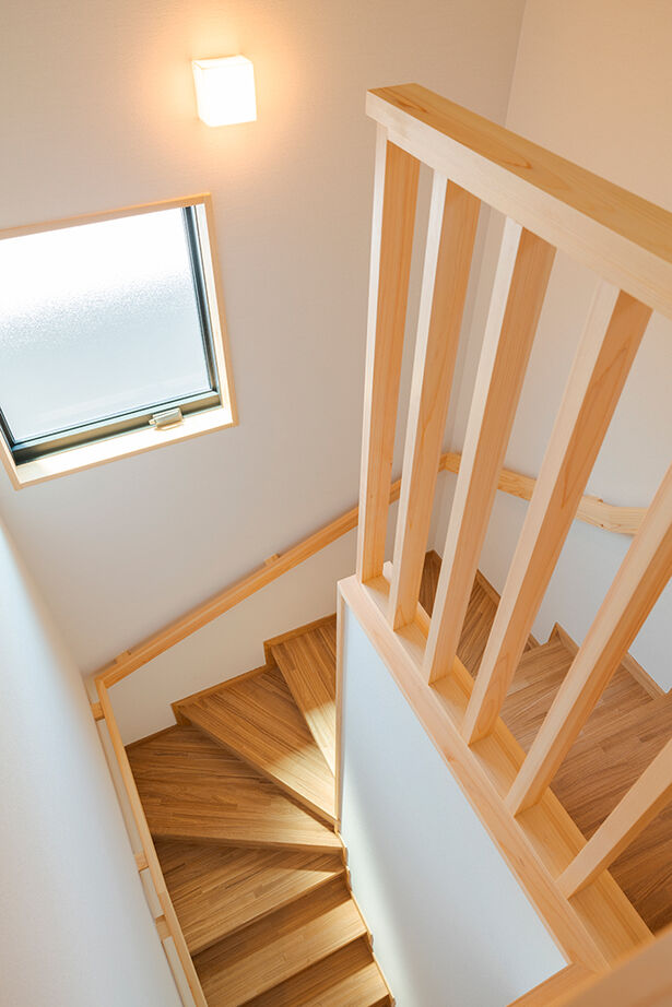 大政建築 【各務原市｜30坪台の２階建て】高天井の畳リビングが癒しの場所。子育て間取りの和モダンな家の建築実例画像10