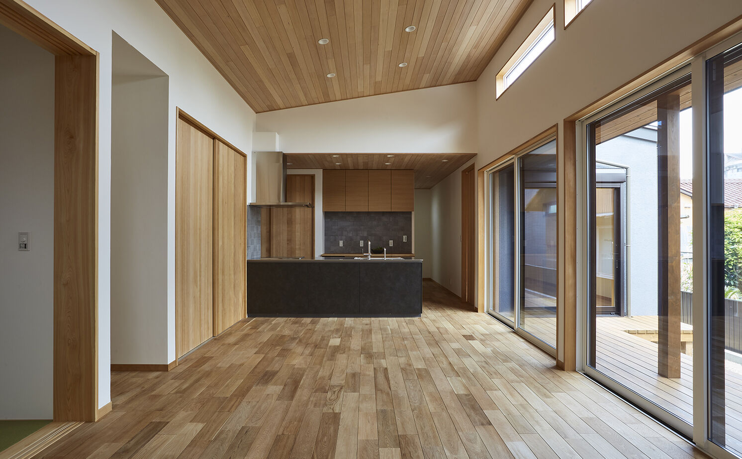 大政建築 【平屋/和モダン/20坪台】中庭を囲むコの字のレイアウト。開放感たっぷりのコンパクトな平屋の建築実例画像2