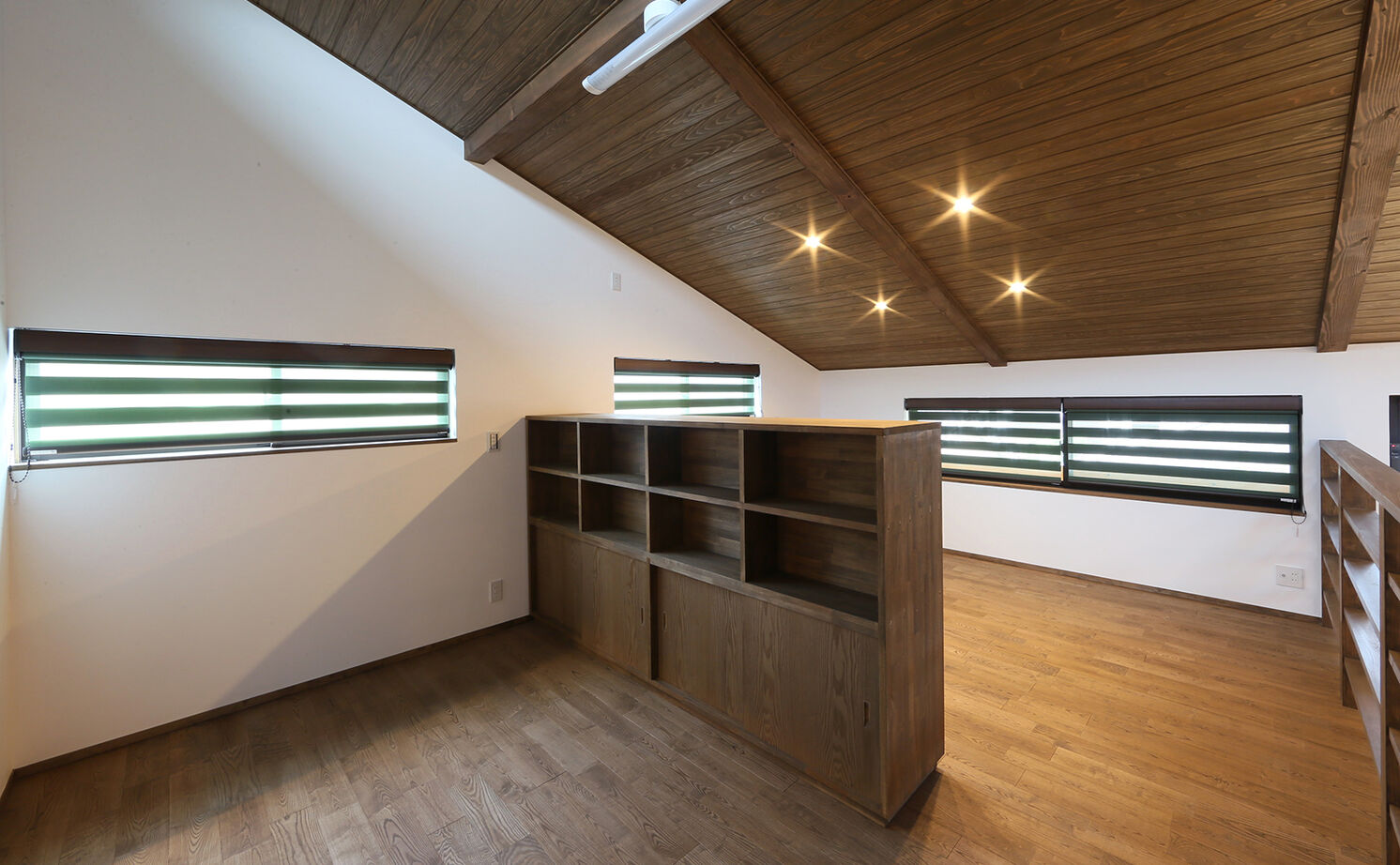 大政建築 【関市｜2人暮らし】吹抜けでつながる平屋風の２階建て。リゾートライクな住み心地に癒される日々の建築実例画像4