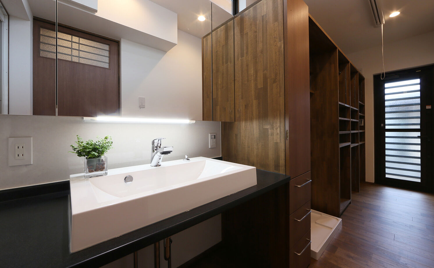 大政建築 【関市｜2人暮らし】吹抜けでつながる平屋風の２階建て。リゾートライクな住み心地に癒される日々の建築実例画像6