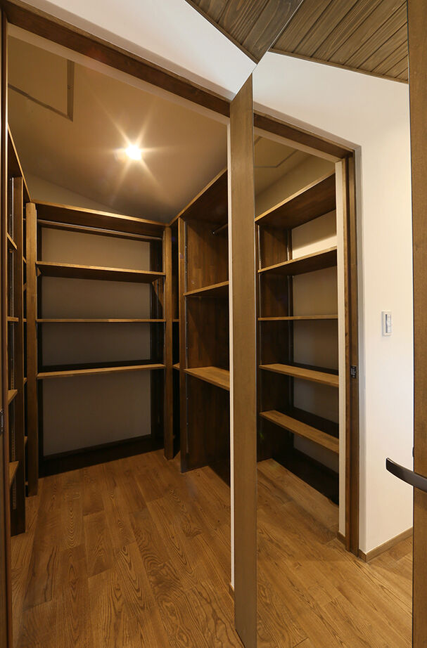 大政建築 【関市｜2人暮らし】吹抜けでつながる平屋風の２階建て。リゾートライクな住み心地に癒される日々の建築実例画像7