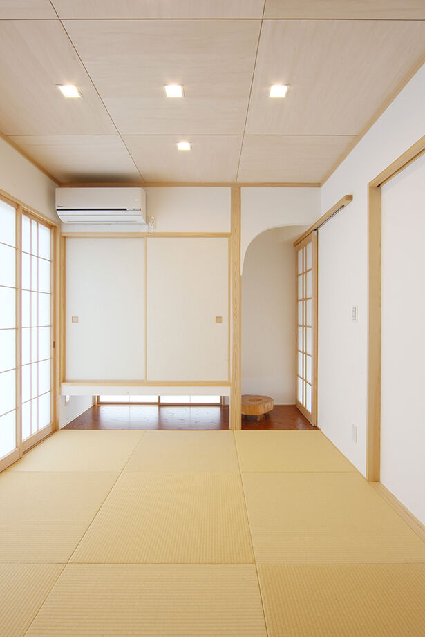 大政建築 【大垣市｜薪ストーブ×吹抜けリビング】無垢の木の肌触りに癒される、家族がのんびりと過ごせる家の建築実例画像4