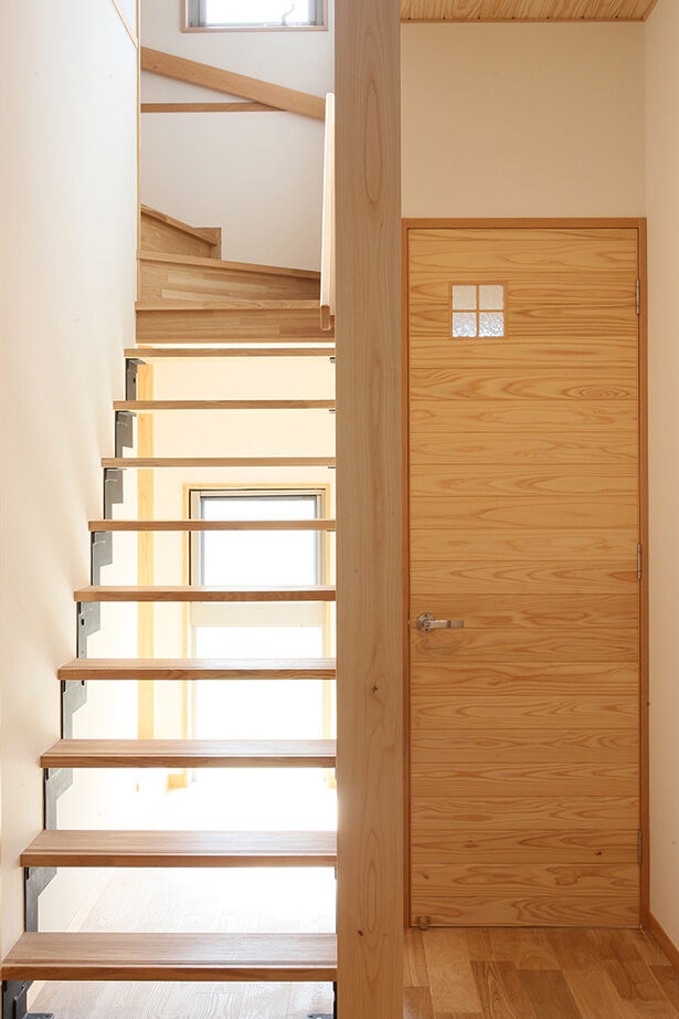 大政建築 【大垣市｜薪ストーブ×吹抜けリビング】無垢の木の肌触りに癒される、家族がのんびりと過ごせる家の建築実例画像8