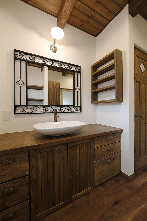 大政建築 【岐阜市｜アンティーク】歴史を重ねたようなアンティークな風合いを新築で再現した大人ふたり暮らしの家の建築実例画像7