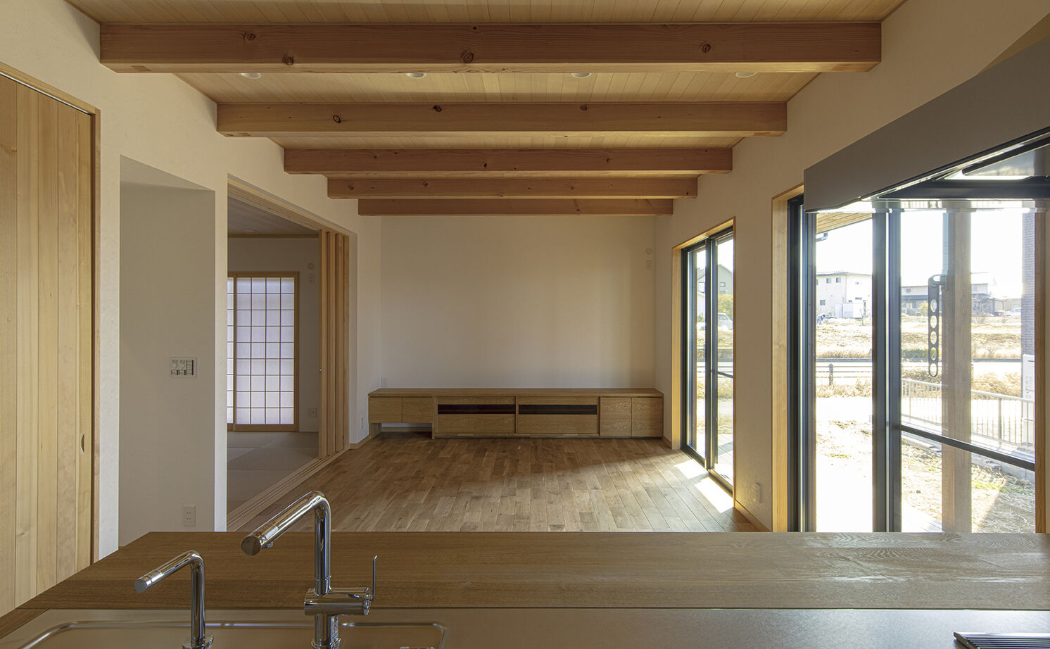 大政建築 【美濃加茂市｜和モダン】家事ラクな間取りで暮らしがスムーズに。ガルバリウム×無垢の和モダンな家の建築実例画像2