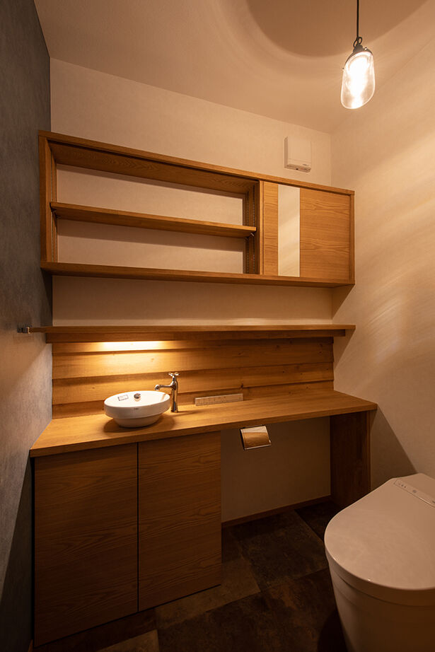 大政建築 【岐阜市｜店舗併用×２階リビング】ヘアサロンもウッディな雰囲気。木の使い方がかっこいい店舗併用住宅の建築実例画像5