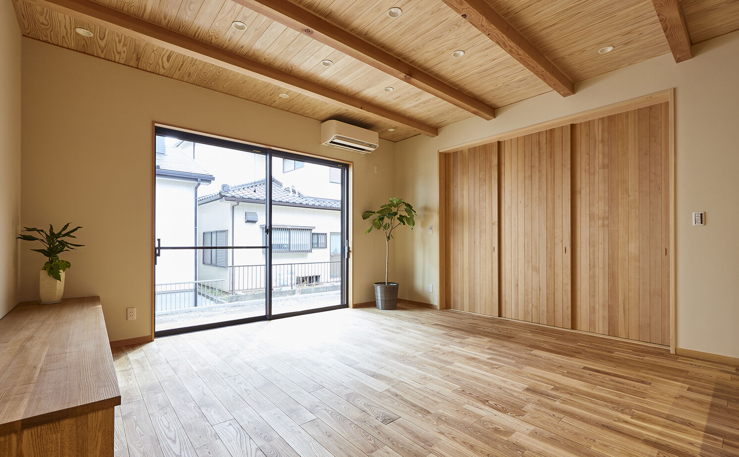 大政建築 【岐阜市｜和モダン】居酒屋風ダイニングでまったり。住宅地の間口の狭い土地でも叶った開放的な暮らしの建築実例画像4