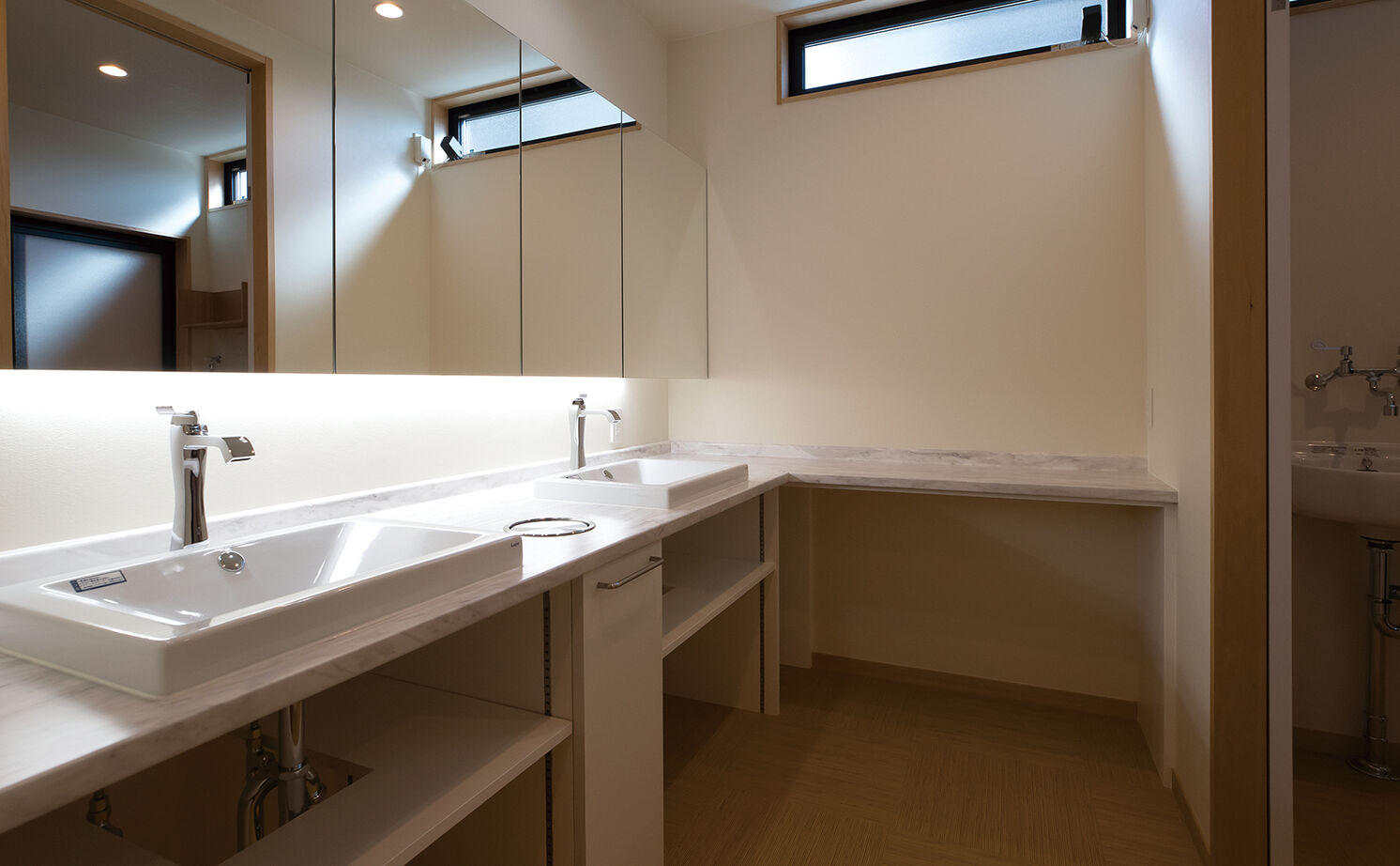 大政建築 【本巣市｜和モダン】ダウンリビングに小上がりのダイニング、こだわり満載の洗練された和モダン空間の建築実例画像4