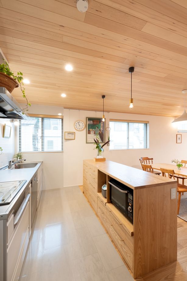 USホーム 大阪市内の約19坪、間口4.6メートルの敷地に無垢いっぱいの3階建ての家。スケルトン階段で視線が伸びやかにの建築実例画像3