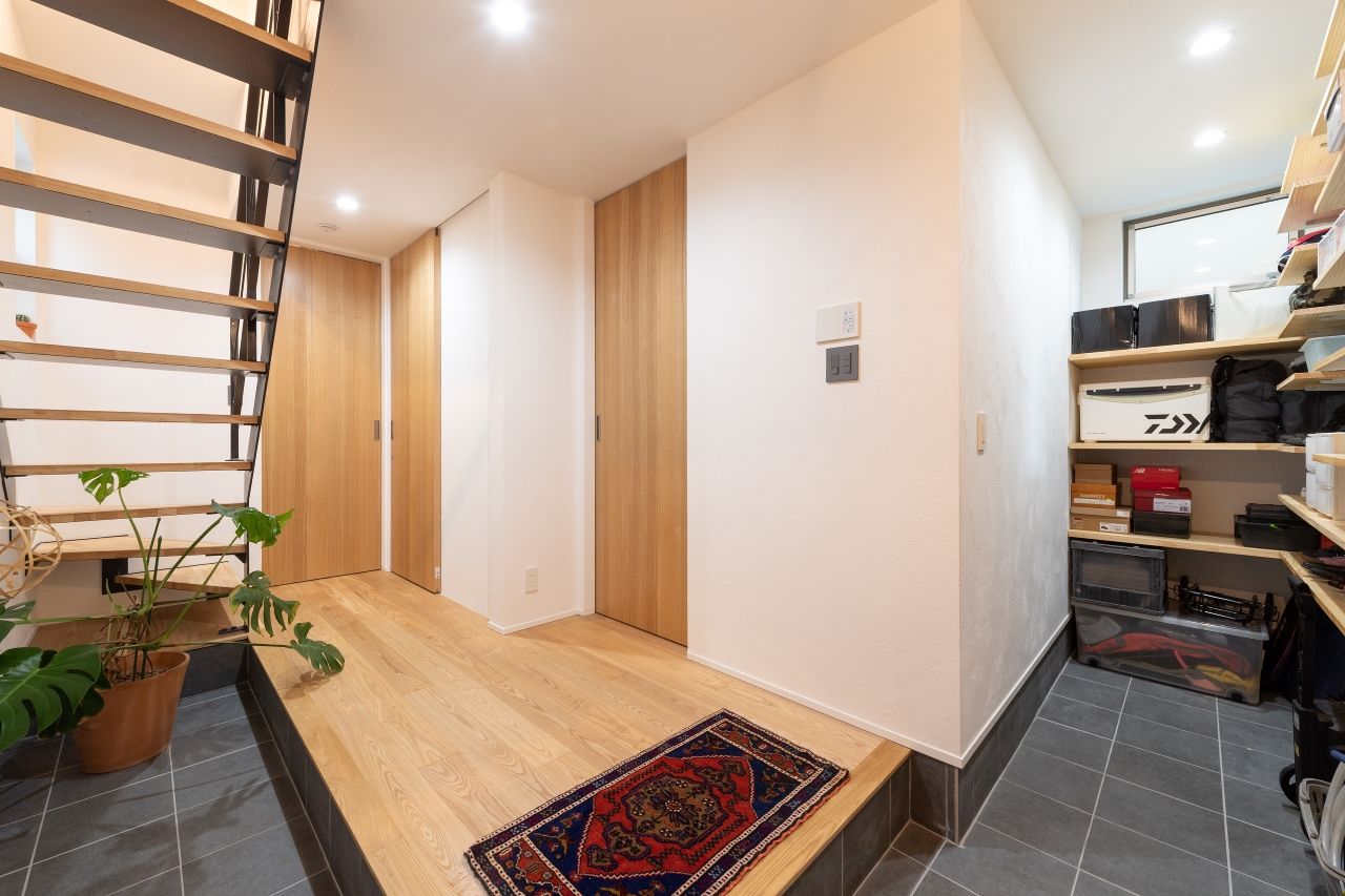 USホーム 大阪市内の約19坪、間口4.6メートルの敷地に無垢いっぱいの3階建ての家。スケルトン階段で視線が伸びやかにの建築実例画像7