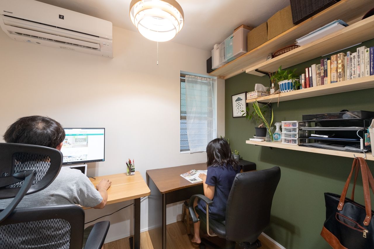 USホーム 大阪市内の約19坪、間口4.6メートルの敷地に無垢いっぱいの3階建ての家。スケルトン階段で視線が伸びやかにの建築実例画像9