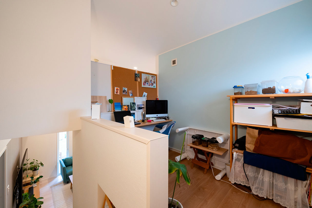 Homie Design（ホーミーデザイン） 【1000万円台｜平屋｜ガレージ｜L字型】勾配天井で開放的！スキップフロアがある1.5階建てのような平屋の建築実例画像3