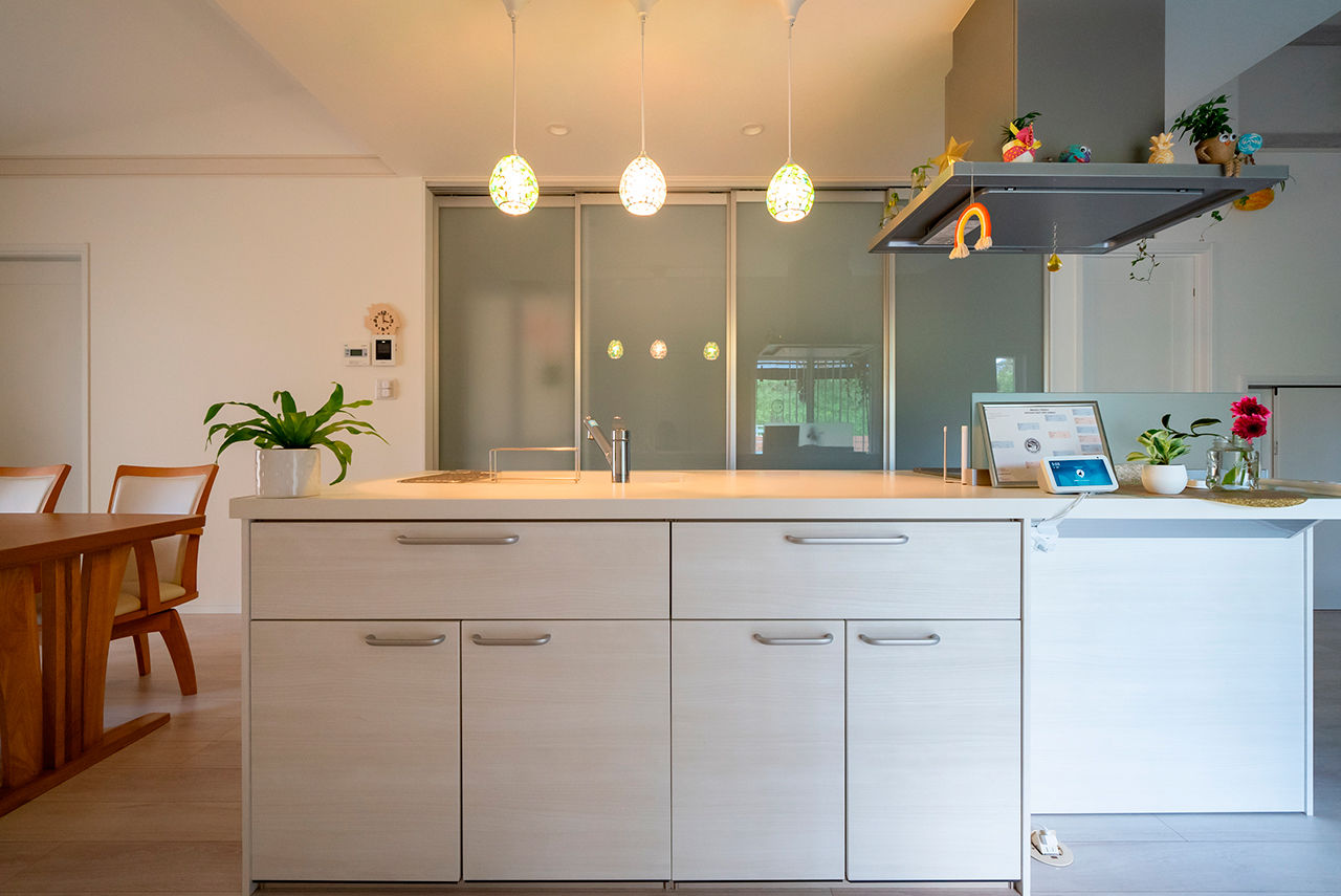 Homie Design（ホーミーデザイン） 【1000万円台｜平屋｜ガレージ｜L字型】勾配天井で開放的！スキップフロアがある1.5階建てのような平屋の建築実例画像5