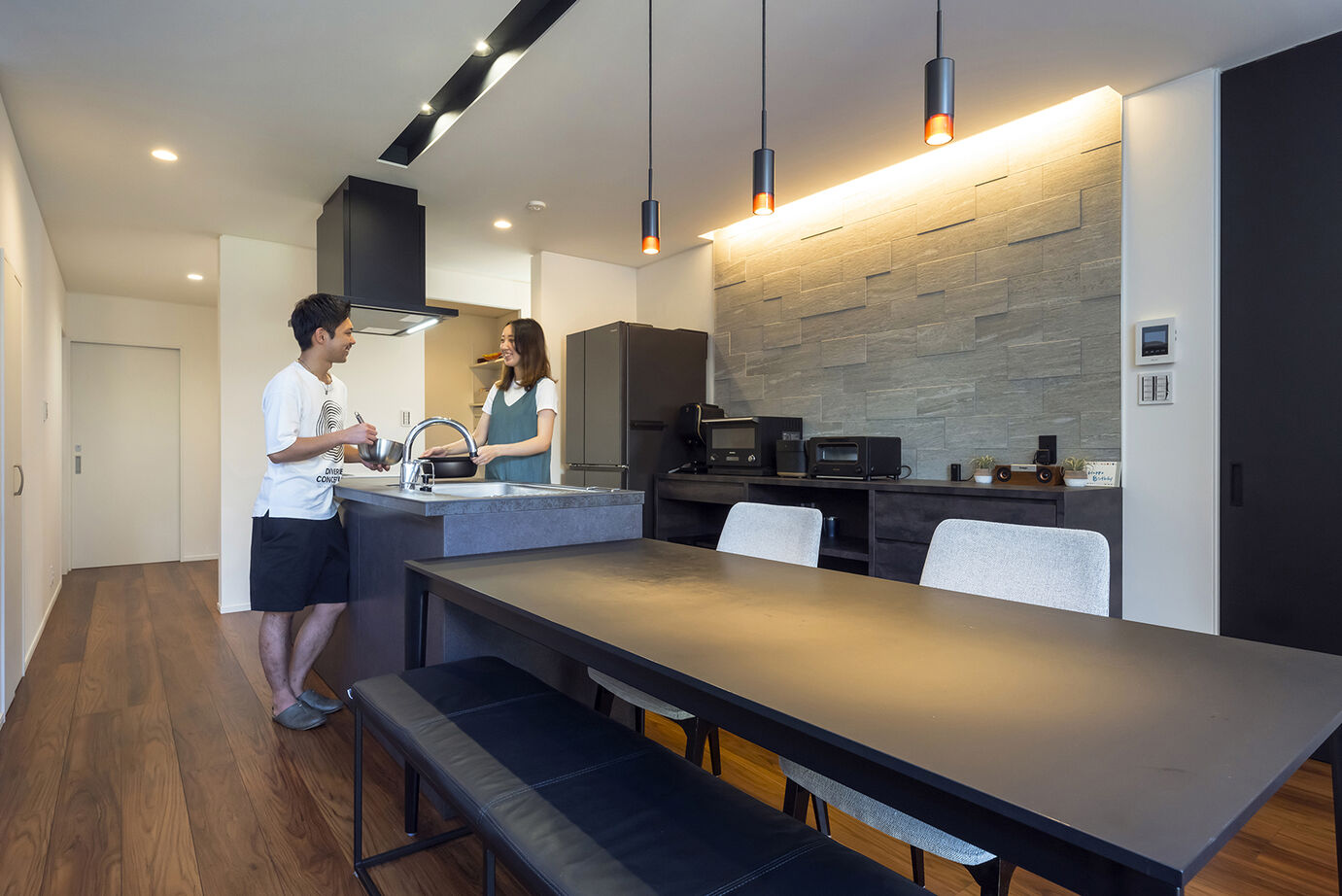 フィアスホーム 【2574万円／サンルーム／アイランドキッチン／間取図有】デザイン＆性能にこだわった「帰りたくなる家」の建築実例画像3