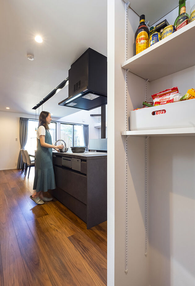 フィアスホーム 【2574万円／サンルーム／アイランドキッチン／間取図有】デザイン＆性能にこだわった「帰りたくなる家」の建築実例画像7