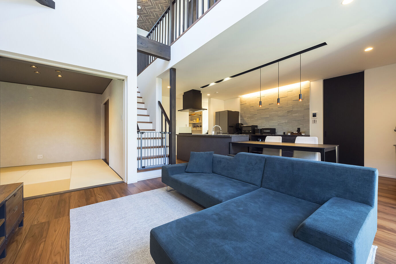 フィアスホーム 【2574万円／サンルーム／アイランドキッチン／間取図有】デザイン＆性能にこだわった「帰りたくなる家」の建築実例画像8