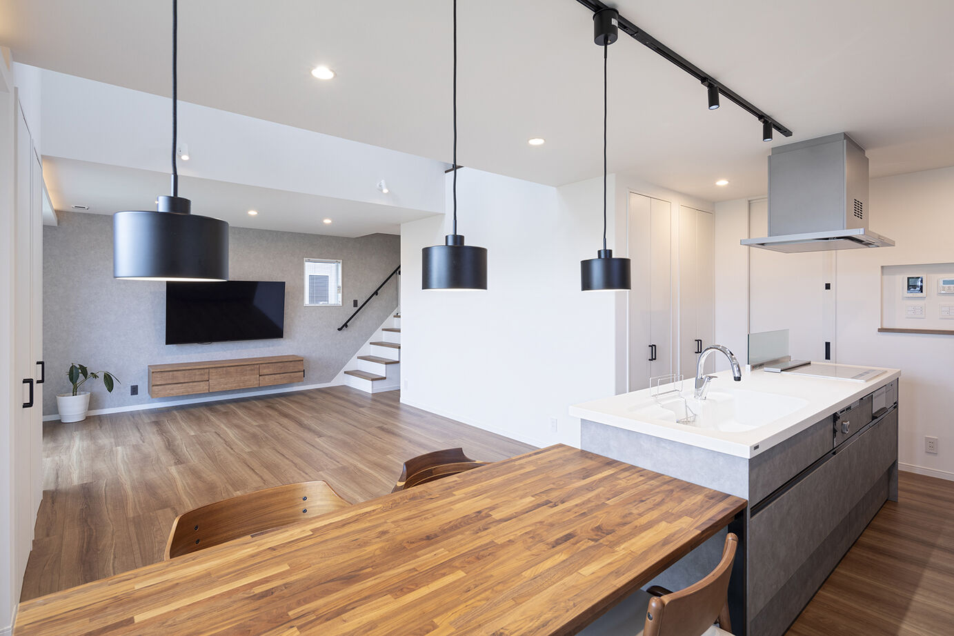 フィアスホーム 【3369万円／吹抜／家事動線／間取図】スタイリッシュなデザインと性能を両立させ、心地よい暮らしを楽しむの建築実例画像5