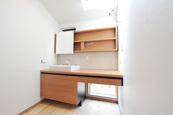 ＩＳＨＩＤＡの家　石田工務店 【2000万円台/40坪/間取り/無垢材/2階建】吹き抜けから光がたっぷり。愛猫と暮らす温もりのある木の家の建築実例画像8