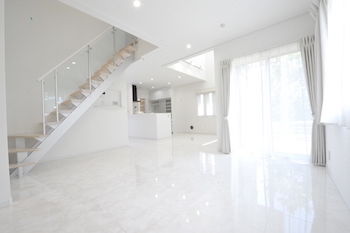 ＩＳＨＩＤＡの家　石田工務店 【30坪/2000万円台/間取図/ヨーロピアン/2階建】白を基調としたデザインでシンプル且つエレガントな住まいの建築実例画像3