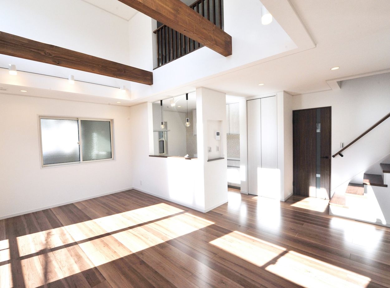 ＩＳＨＩＤＡの家　石田工務店 【28.8坪｜間取図｜2階リビング】開放感あふれる吹抜けのリビングは大きな窓から光が降り注ぐの建築実例画像2