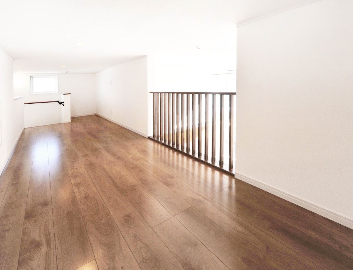 ＩＳＨＩＤＡの家　石田工務店 【28.8坪｜間取図｜2階リビング】開放感あふれる吹抜けのリビングは大きな窓から光が降り注ぐの建築実例画像4