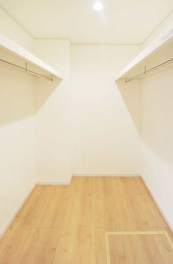 ＩＳＨＩＤＡの家　石田工務店 【28.8坪｜間取図｜2階リビング】開放感あふれる吹抜けのリビングは大きな窓から光が降り注ぐの建築実例画像9