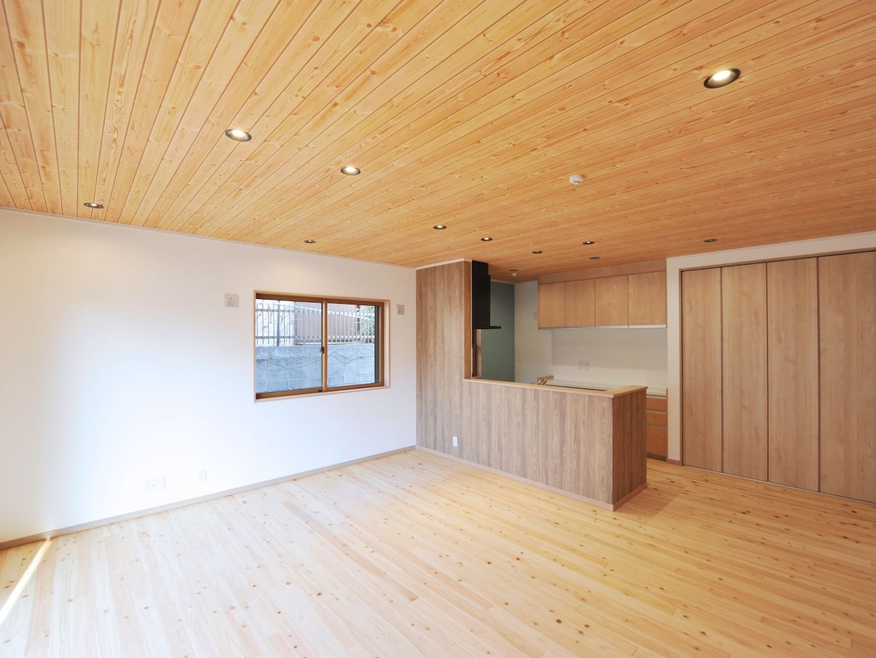 ＩＳＨＩＤＡの家　石田工務店 【32.9坪｜間取図｜ビルトインガレージ】無垢のフローリングが気持ちよく、木を感じられる家の建築実例画像2