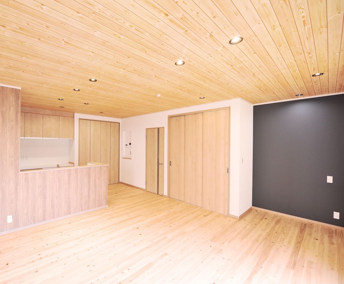 ＩＳＨＩＤＡの家　石田工務店 【32.9坪｜間取図｜ビルトインガレージ】無垢のフローリングが気持ちよく、木を感じられる家の建築実例画像3