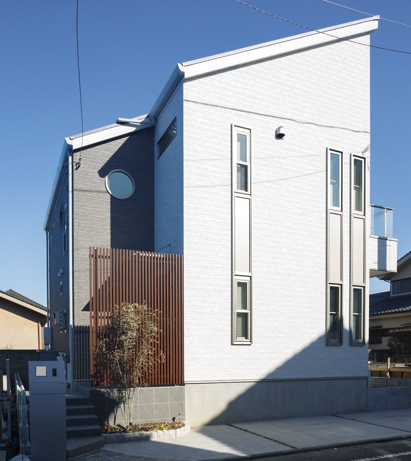 ＩＳＨＩＤＡの家　石田工務店 【26.5坪｜2階リビング】注文住宅だから実現できた天井の高いリビングは明るく開放的な大空間の建築実例画像2