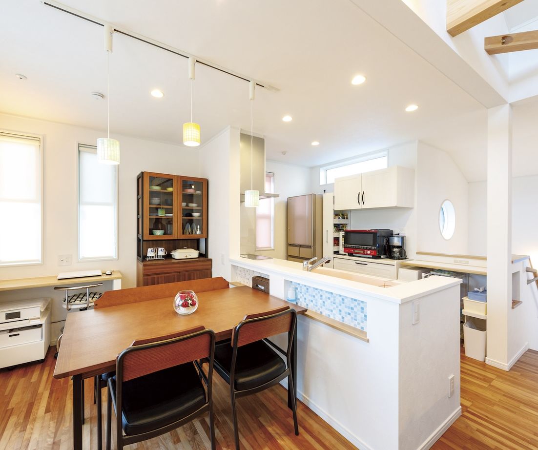 ＩＳＨＩＤＡの家　石田工務店 【26.5坪｜2階リビング】注文住宅だから実現できた天井の高いリビングは明るく開放的な大空間の建築実例画像3