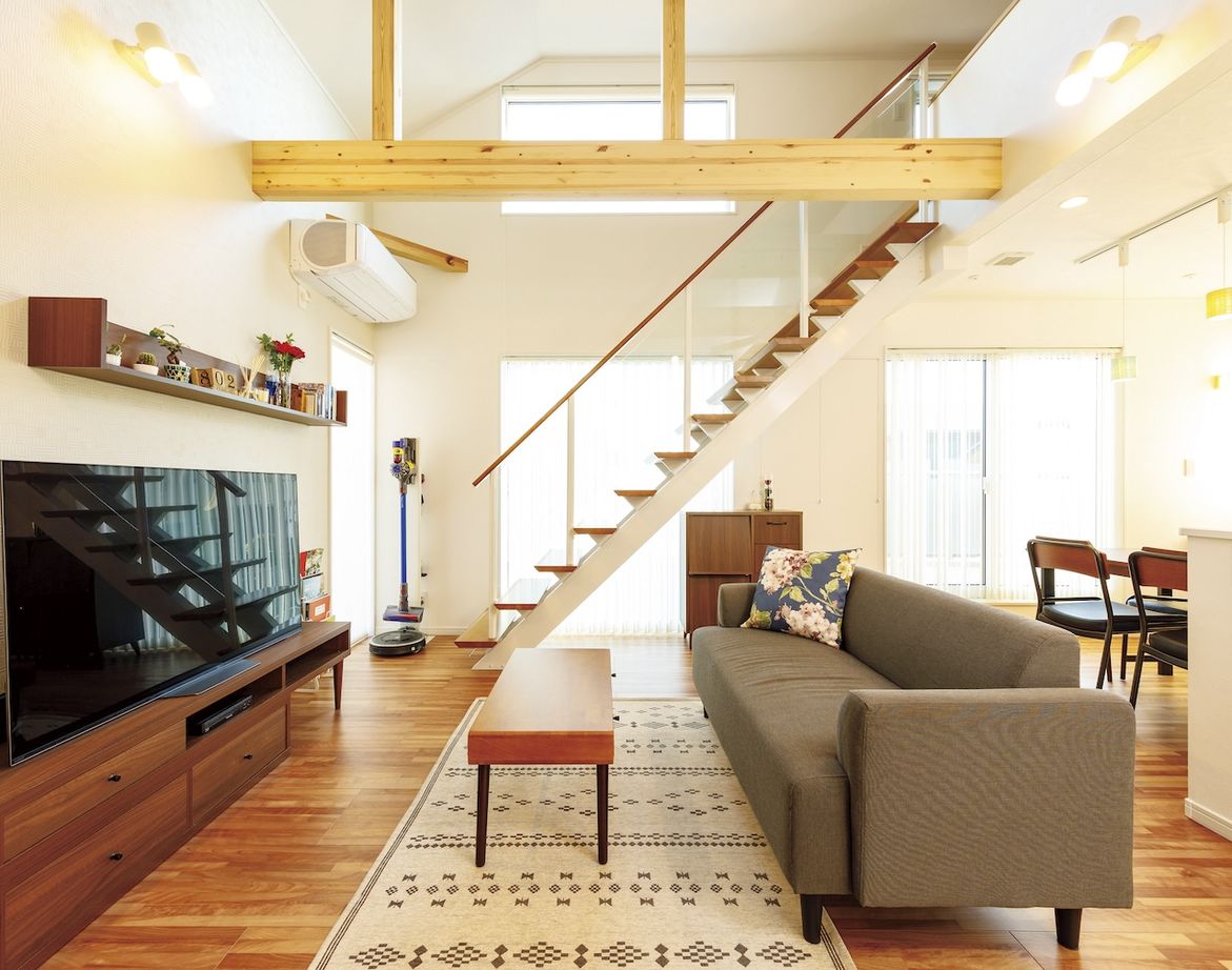 ＩＳＨＩＤＡの家　石田工務店 【26.5坪｜2階リビング】注文住宅だから実現できた天井の高いリビングは明るく開放的な大空間の建築実例画像4