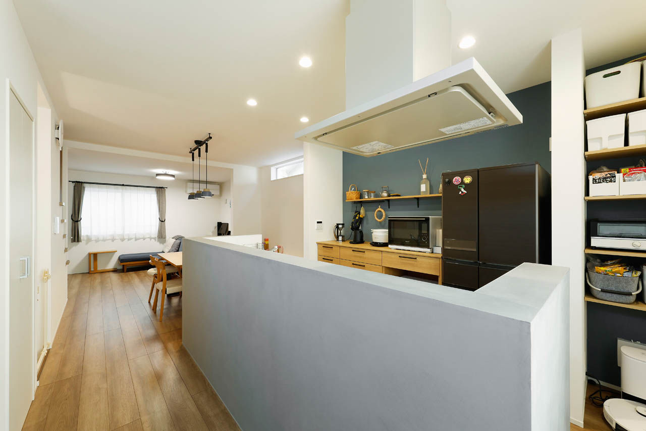 神奈川住空間 【2000万円台/狭小地/ビルトインガレージ】コンパクトな間取りにのびのび暮らす敷地18.2坪に建てた3階建ての建築実例画像3