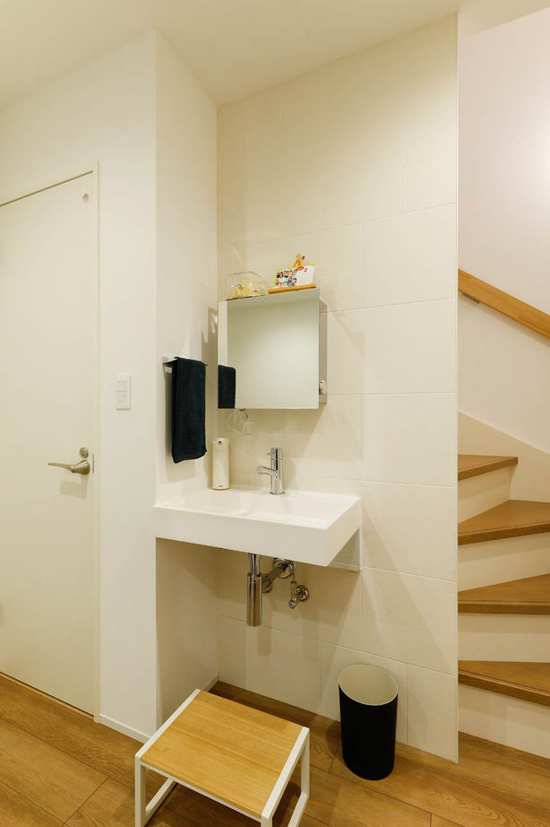 神奈川住空間 【2000万円台/狭小地/ビルトインガレージ】コンパクトな間取りにのびのび暮らす敷地18.2坪に建てた3階建ての建築実例画像8