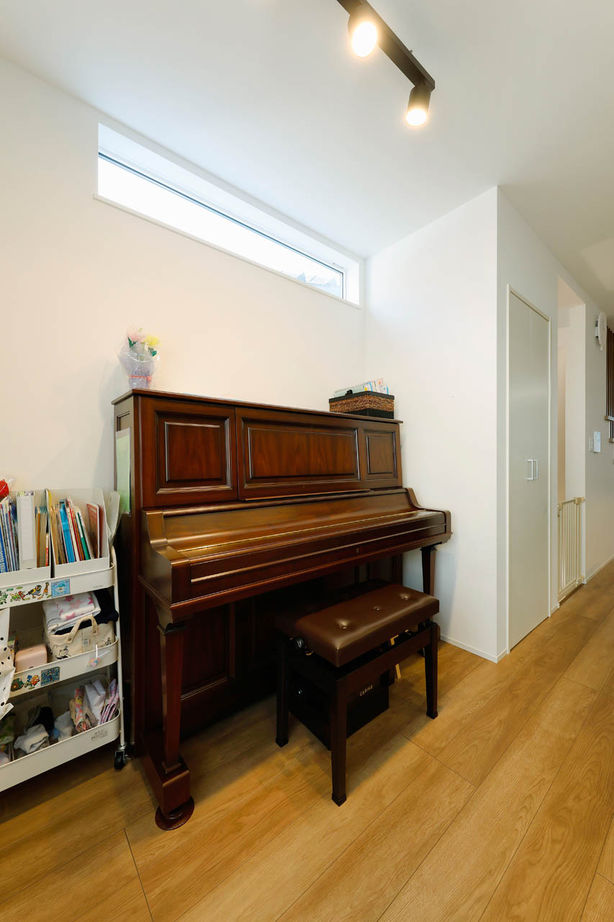 神奈川住空間 【2000万円台/狭小地/ビルトインガレージ】コンパクトな間取りにのびのび暮らす敷地18.2坪に建てた3階建ての建築実例画像9