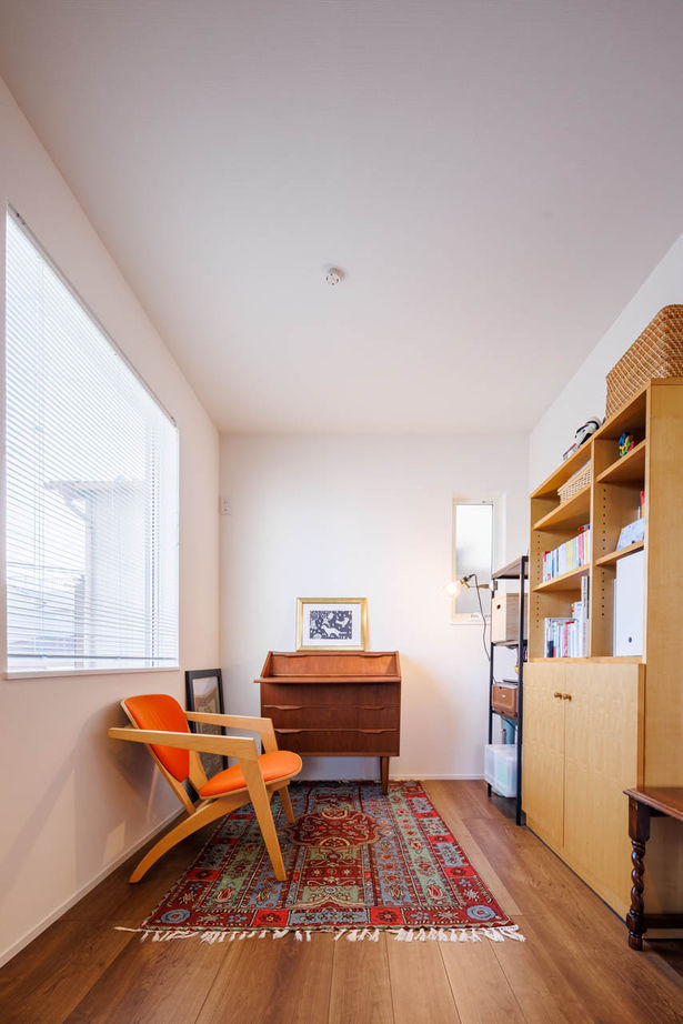 神奈川住空間 【3000万円台/ビルトインガレージ/インナーバルコニー】心地よい陽光と開放感！外に閉じ、内に開く都市の家の建築実例画像6