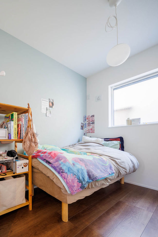 神奈川住空間 【3000万円台/ビルトインガレージ/インナーバルコニー】心地よい陽光と開放感！外に閉じ、内に開く都市の家の建築実例画像7