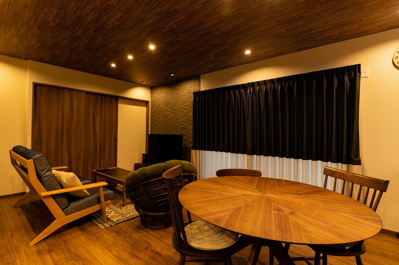 パパまるハウス 隠れ家ダイニングバーのようなお二人のお家。照明や家具にもこだわった大満足の家の建築実例画像3