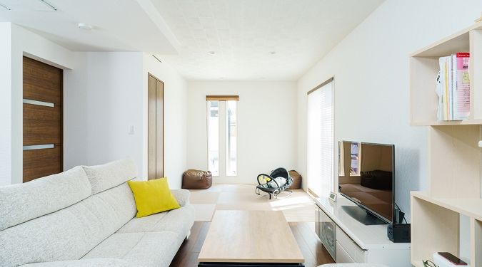 パパまるハウス 子育てしやすさにこだわった間取りと収納。床と家具の色を合わせたカフェ風のお家の建築実例画像3